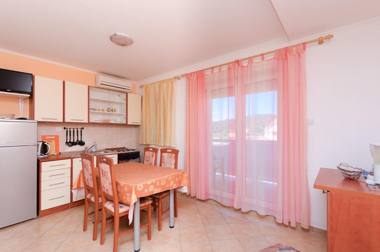 Apartments Rajka Лопар Экстерьер фото